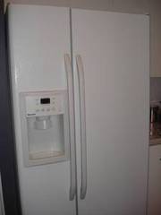 2 door beaumark fridge with ice marker side freezer
